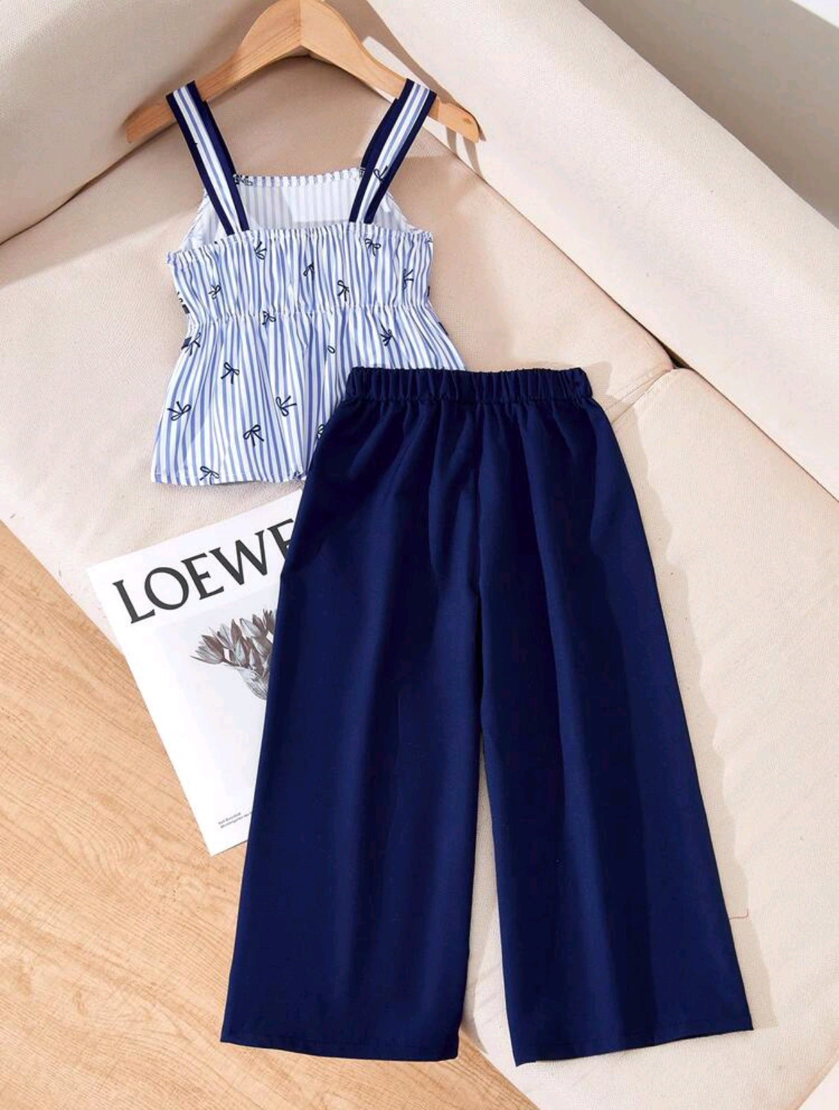Blusa de tiritas a rayas + pantalón
