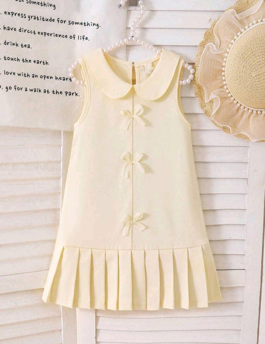 Vestido delicado con detalles en moños