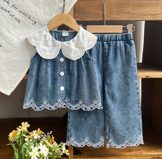 Blusa con cuello de broderie + pantalón de Jeans