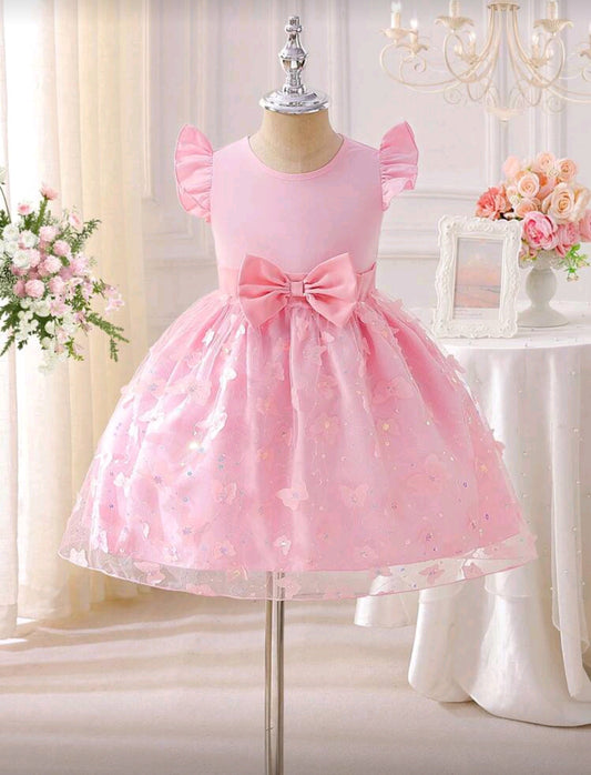 Vestido con tul y detalles de mariposas