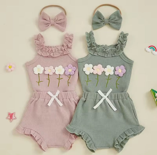 Body acabado con detalles en flores + short + diadema