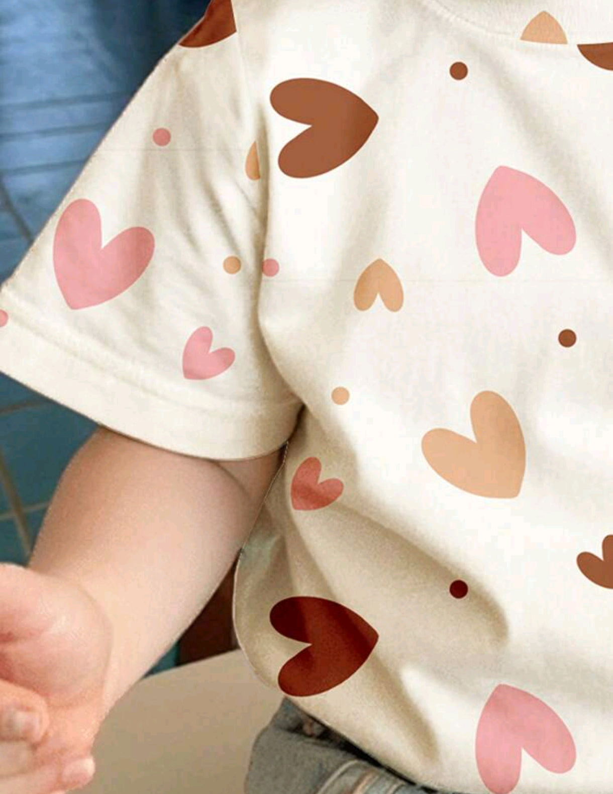 Blusa blanca con estampa de corazón