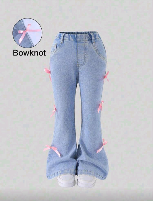 Pantalón de Jeans acampanado con moños 3D