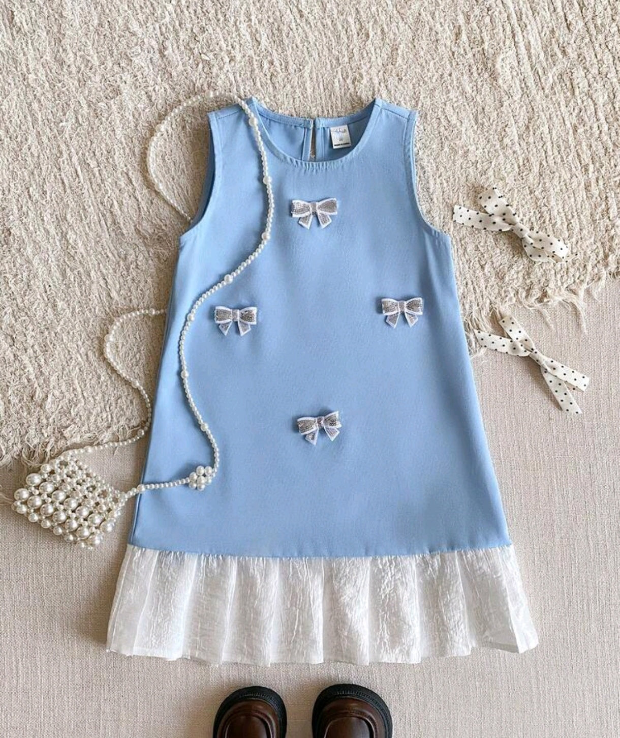 Vestido Celeste sin mangas con detalles en moños