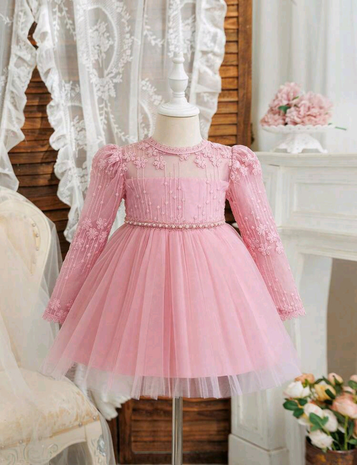 Vestido Elegante de tul con mangas largas