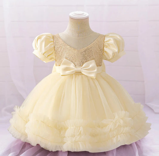 Vestido Elegante, mangas princesas y detalles de lentejuelas