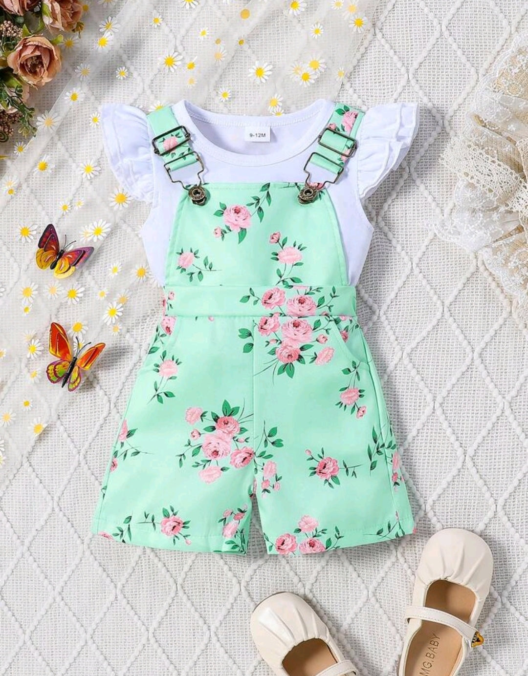 Blusa con detalles en la mangas + jardinera