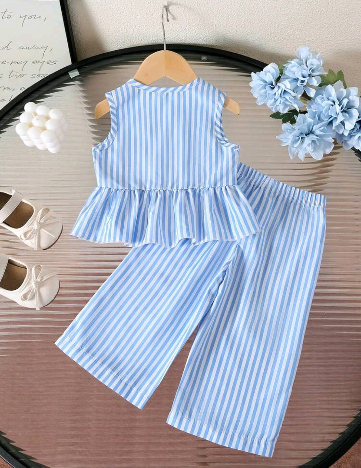 Blusa sin mangas+ pantalón a rayas