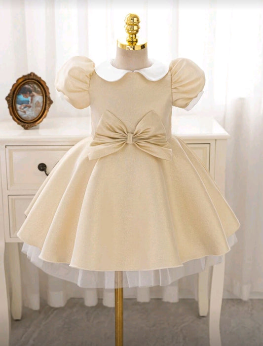 Vestido elegante de mangas abullonadas