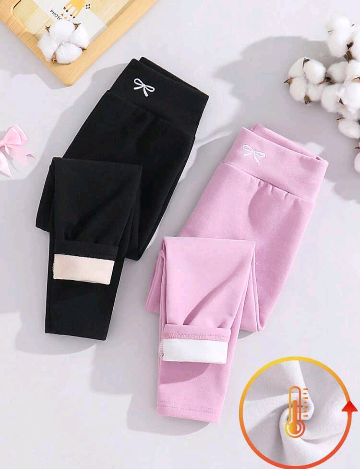 Pantalón con frizado con diseño de moño