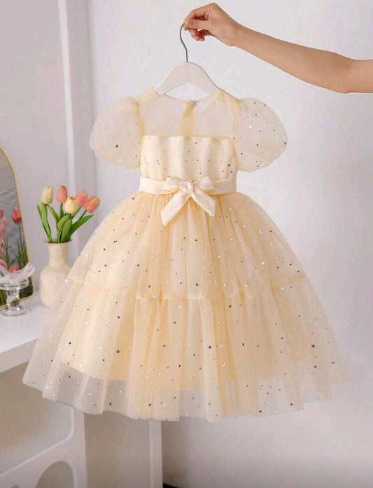 Vestido elegante de tul con brillos