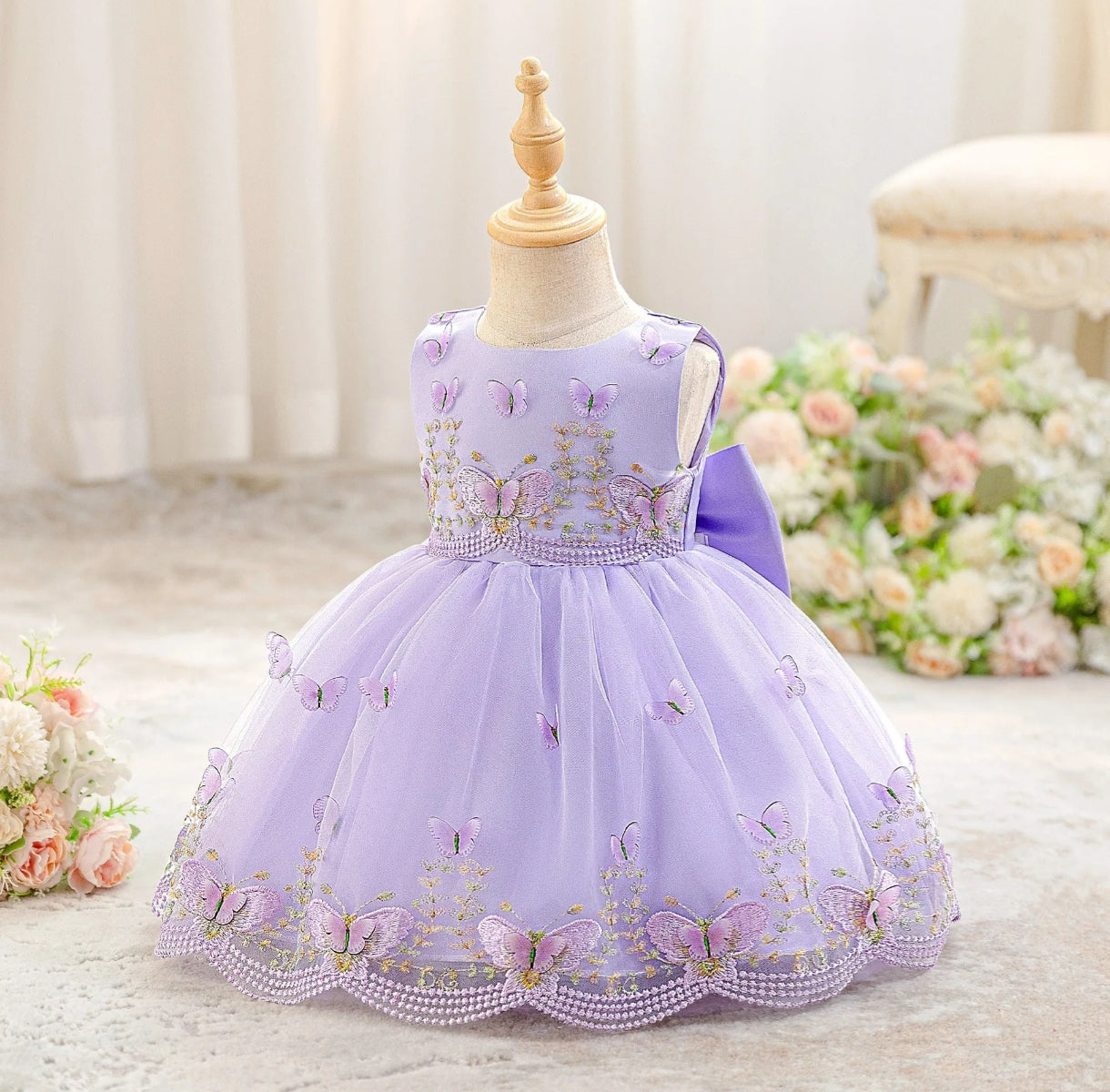 Vestido Elegante con detalles en mariposas