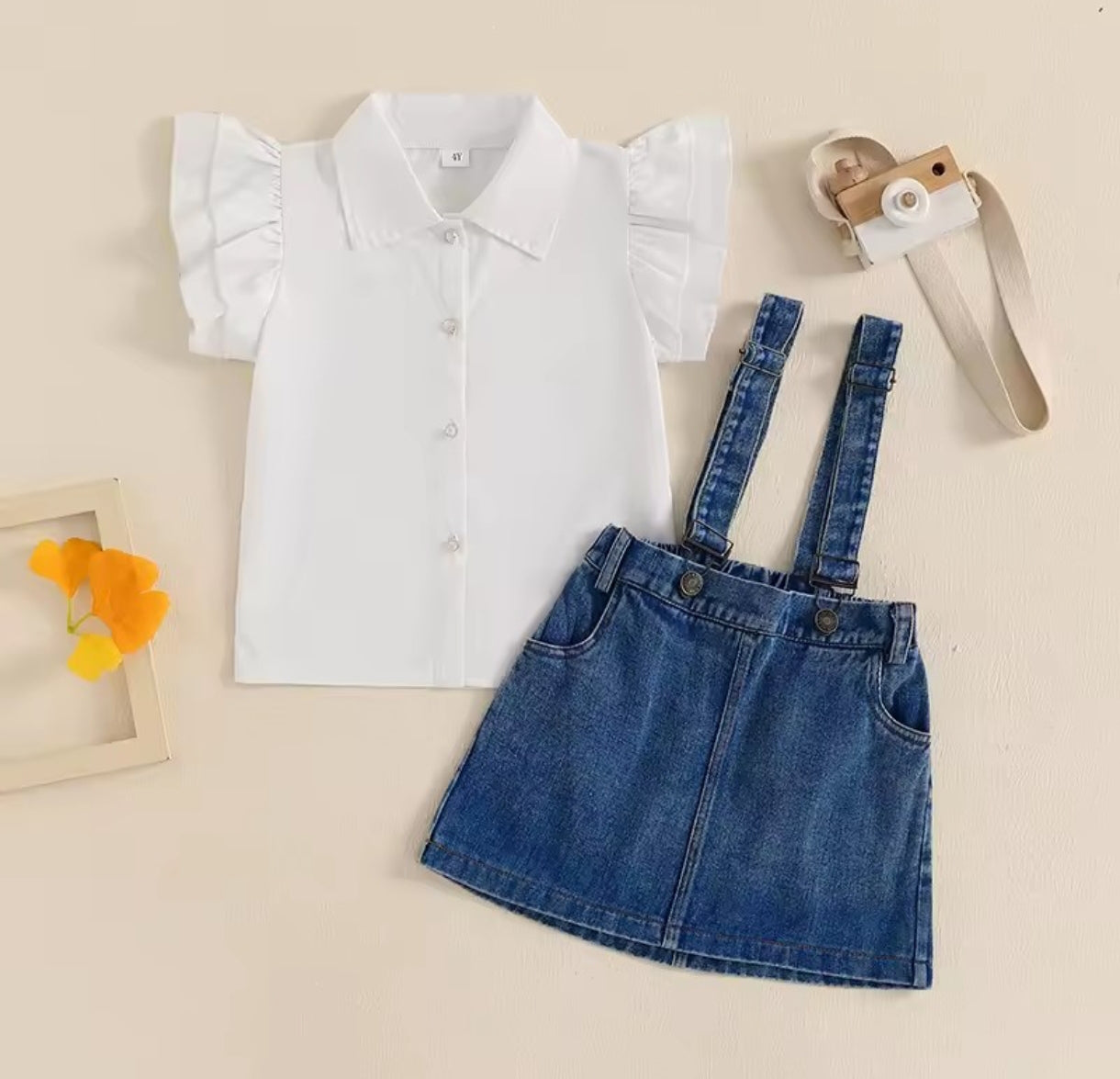 Camisa con mangas + falda con tirantes de Jeans