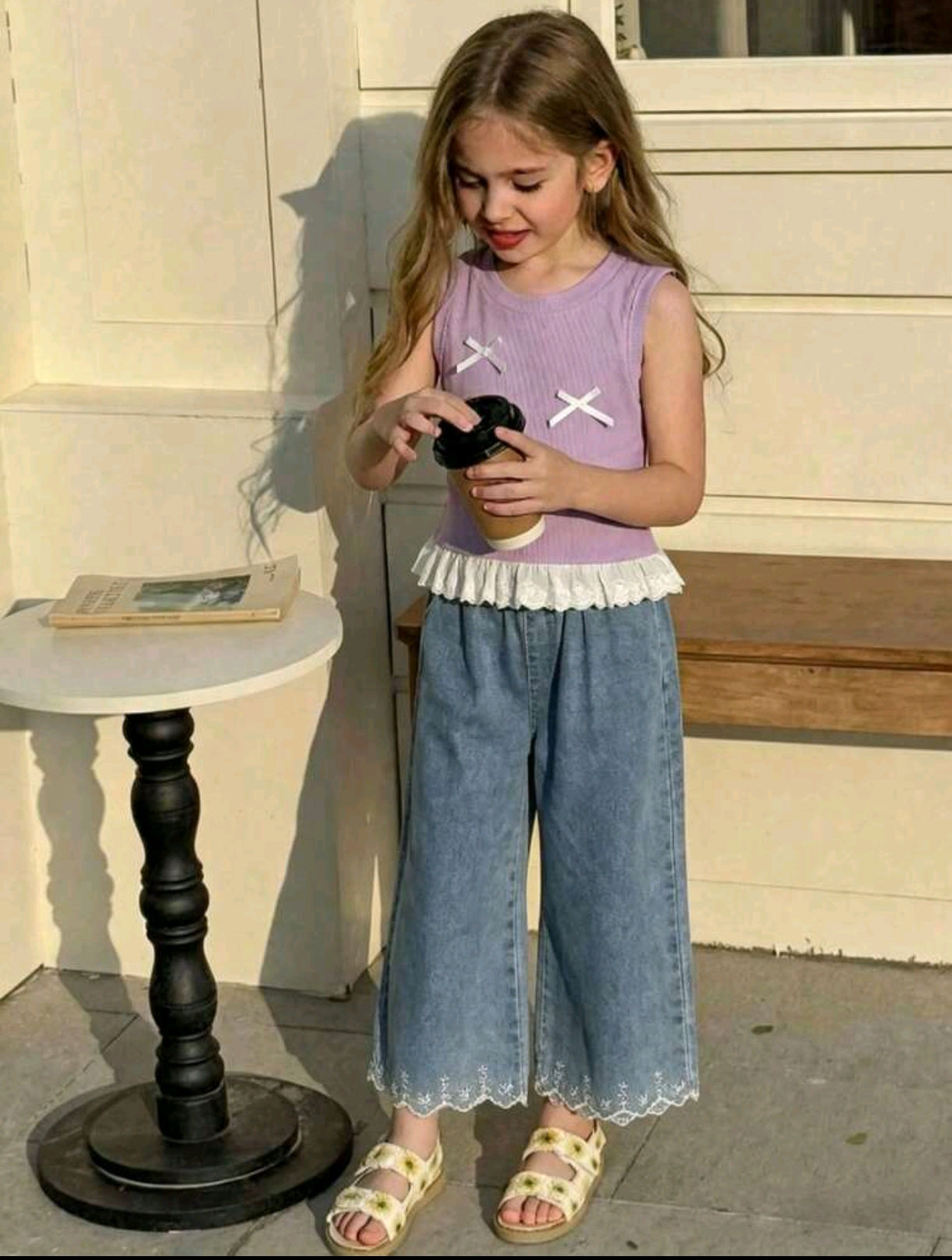 Blusa sin mangas con detalles en moños + pantalón de Jeans con bordados