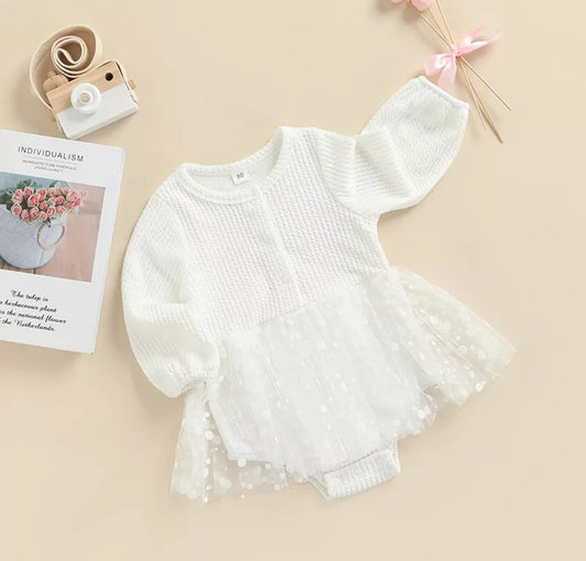 Vestido tipo body de mangas largas y tul