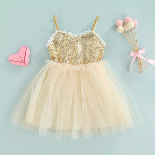 Vestido elegante de niña con lentejuelas y tul
