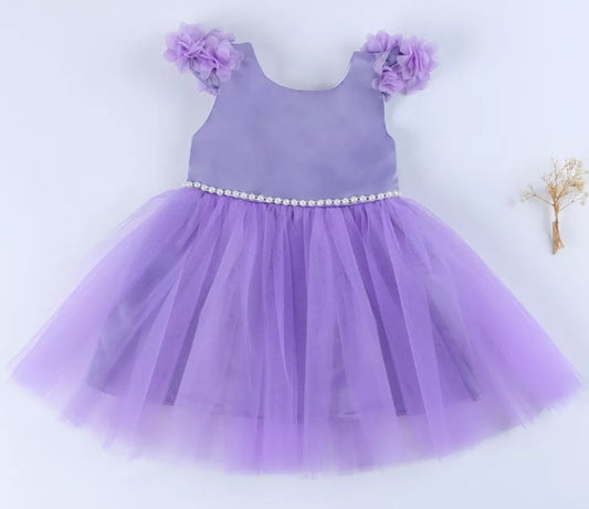 Vestido elegante de tul y detalles en perlitas